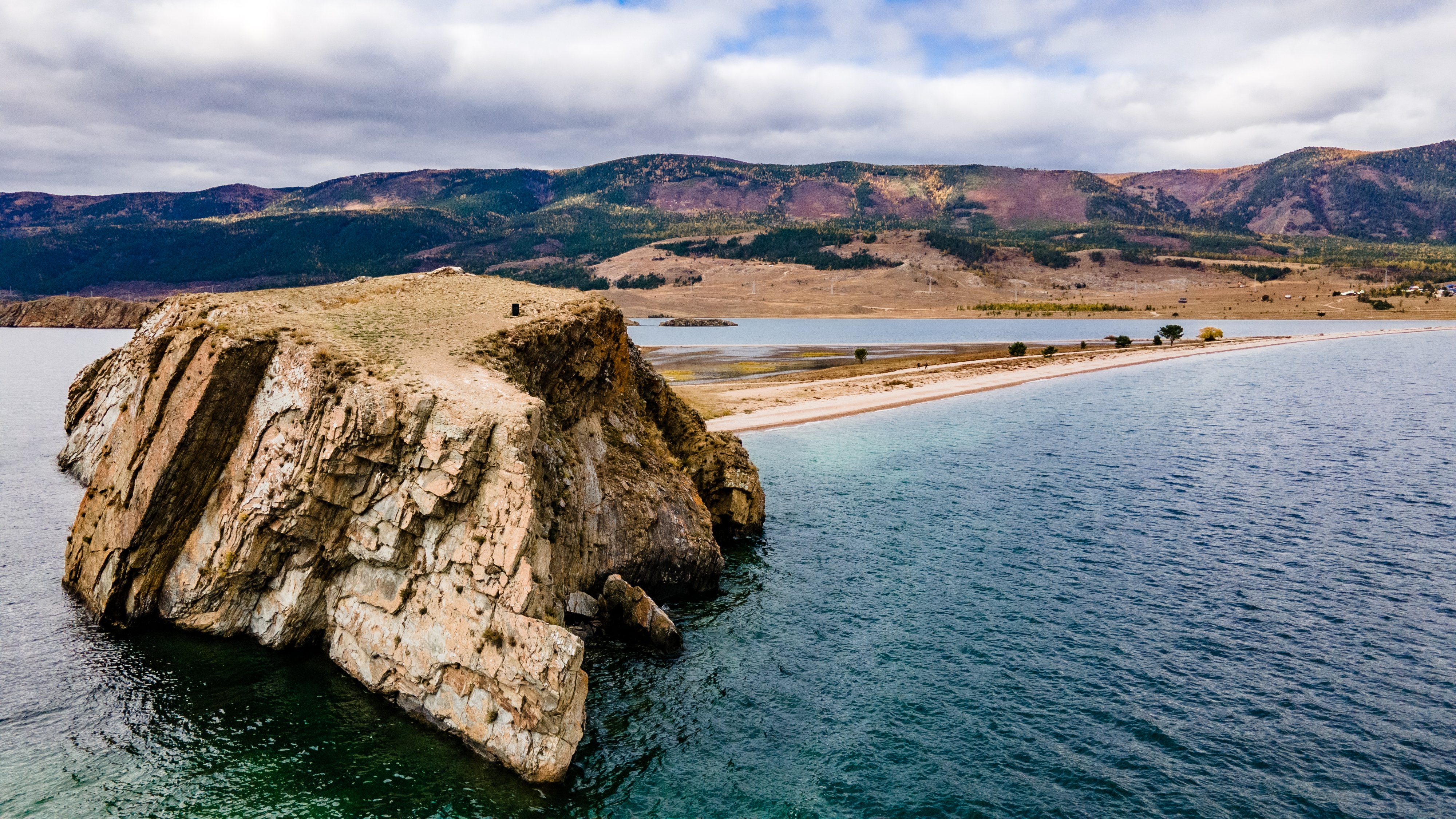 Islands of the Maloye More Strait